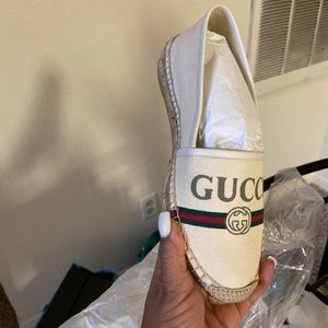 Meet your Posher, Ronika